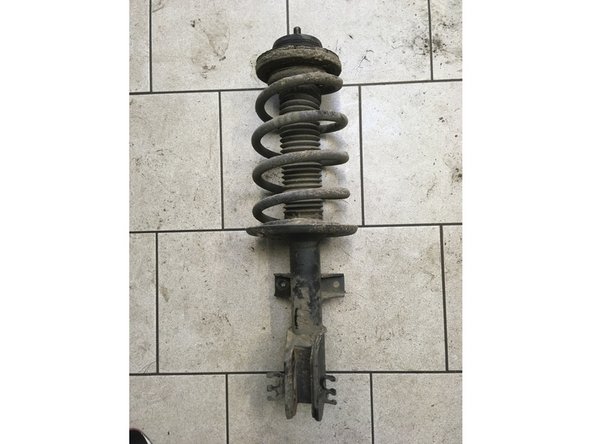 Retirer l'amortisseur du véhicule