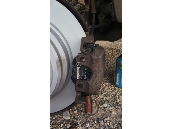 Remettre l'étrier en place