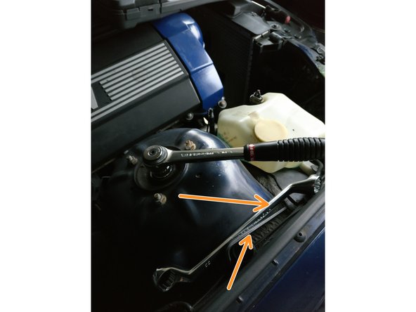 Il est possible que l'écrou tourne dans le vide, en réalité il tourne avec la tige dans l'amortisseur.