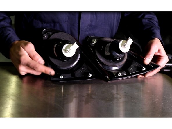 Comparer l'ancien et le nouveau phare arrière