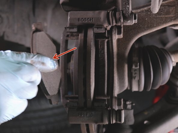 Extraire les deux plaquettes de frein