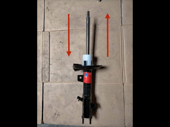 Avant le montage de nouveaux amortisseurs, ceux-ci doivent être purgés en déplaçant la tige de piston à plusieurs reprises de bas en haut.