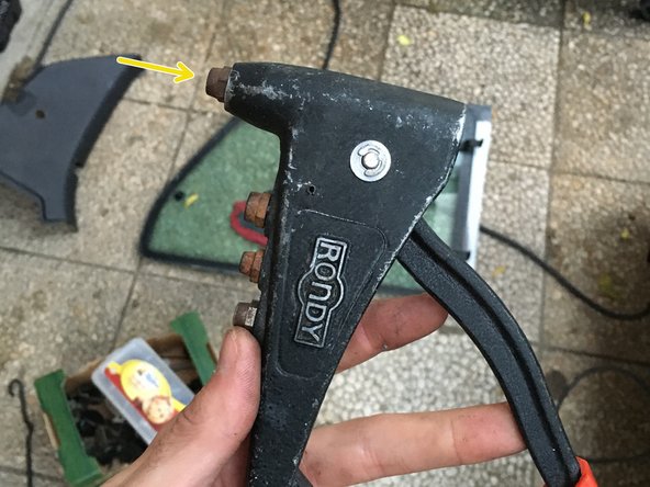 
Once the two screws are tightened
