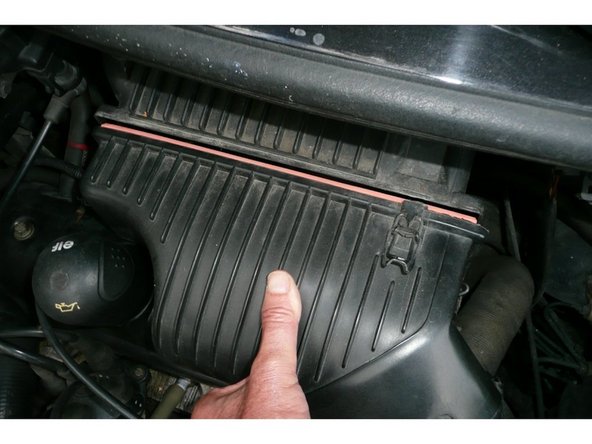 
Apply the cover to the filter body and close the 4 latches
