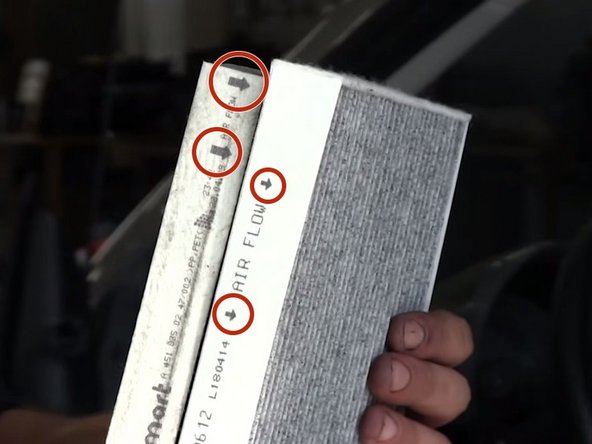 Lors du repositionnent du filtre, vérifier le sens en tenant compte des flèches sur le côté du filtre