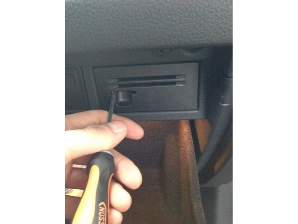 Votre ampoule est maintenant changé, si vous avez des questions vous pouvez les poser dans l’espace commentaire et je vous répondrai le plus rapidement possible.