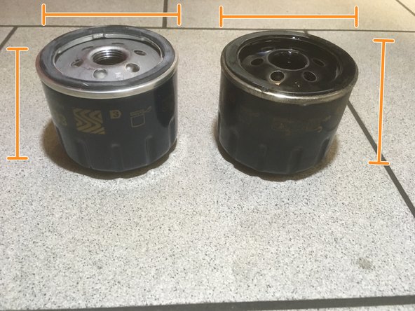 Démonter l'ancien filtre en prenant soin de mettre le bac sous le véhicule pour récupérer l'huile usagé