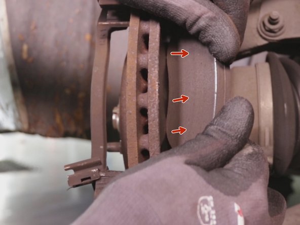 Retirer les 2 plaquettes de frein