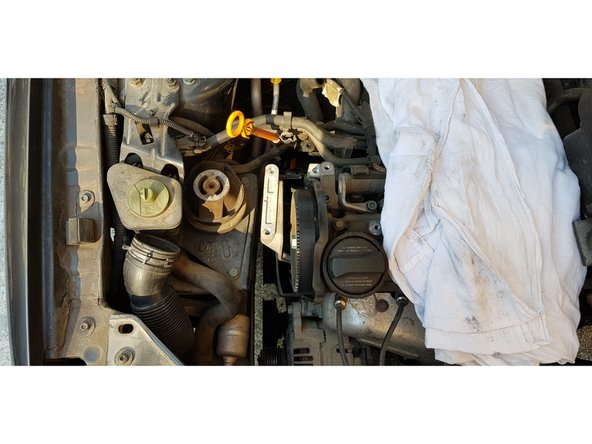 Puis retirez les 4 vis du support moteur.