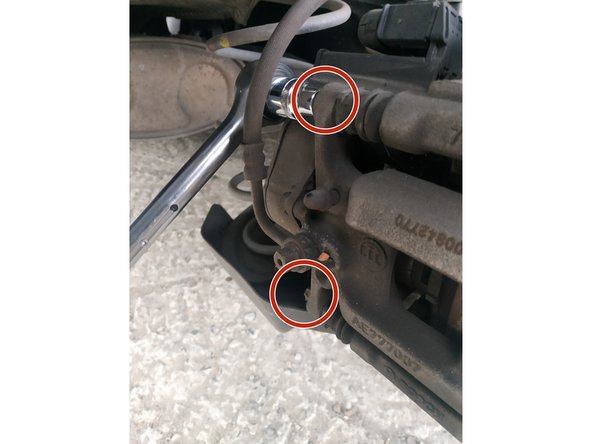 dévisser les 2 vis de support étrier, clé torx femelle E12