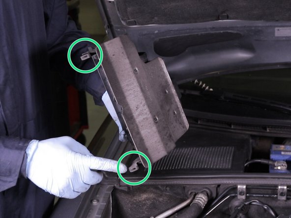 Repositionner le couvercle de la boite à air