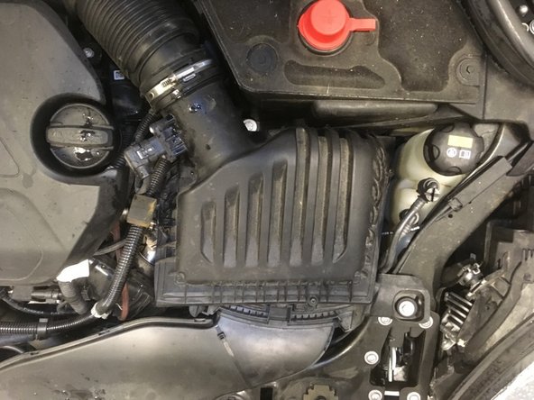 Le filtre à air ce trouve ici