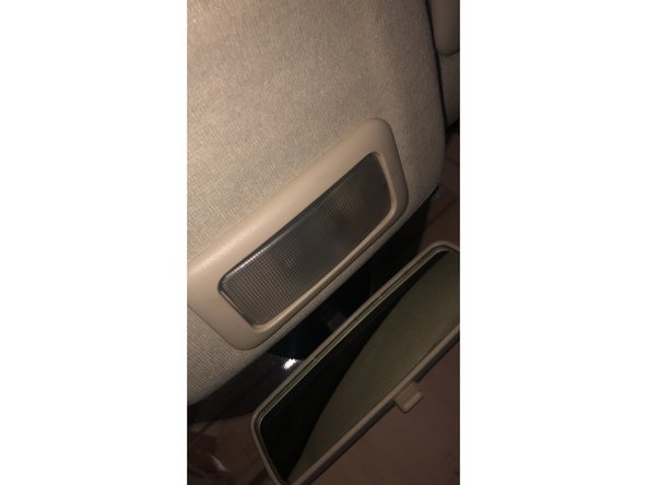 Replacer le plafonnier.