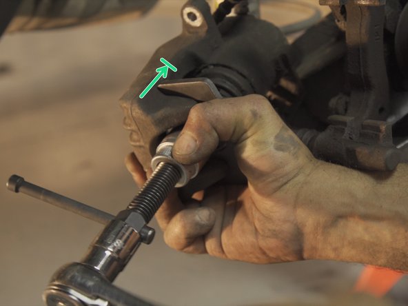 Repousser le piston de l'étrier de frein avec un repousse piston