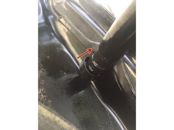 Remettre le clips du vérin du haut