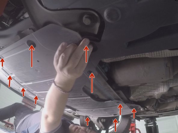 Dévisser toutes les vis à la main