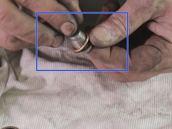 Repositionner le nouveau joint sur le bouchon du carter