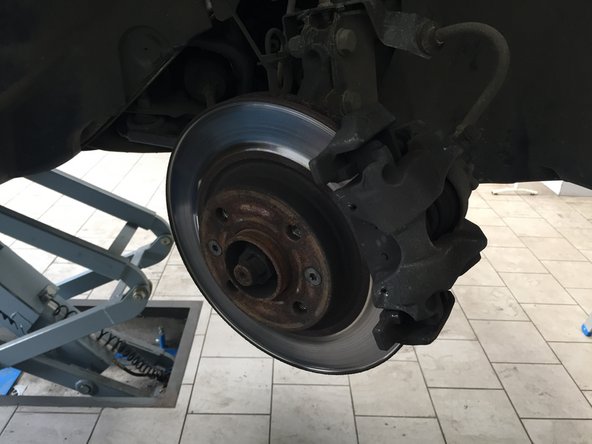 Braquer le disque pour accéder plus facilement au piston