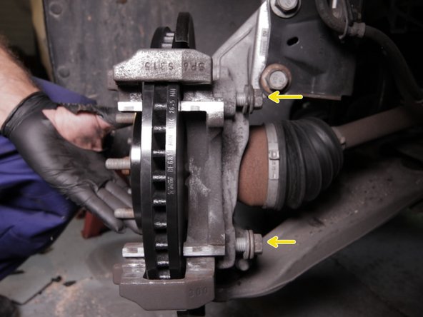 Replacer les deux vis de la chape derrière le disque