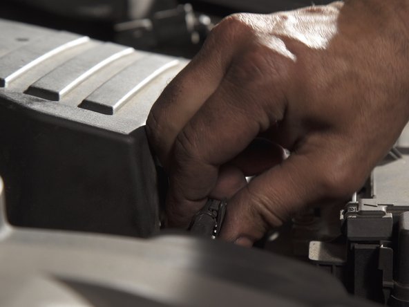 Replacer le faisceau et ses deux agrafes