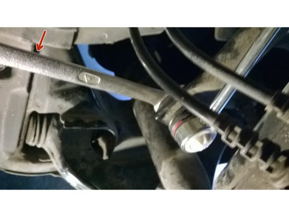 Il faut utiliser une clé plate de 17 pour serrer l'écrou et une clé 6 pans de 5 pour maintenir la tige filetée.