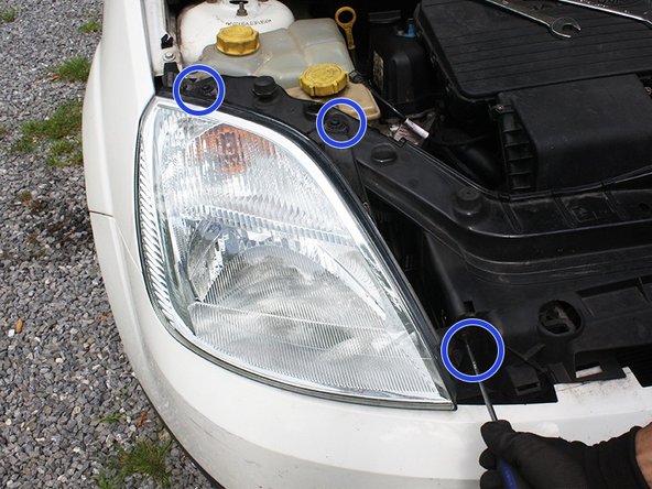 Visser les 3 vis Torx T30