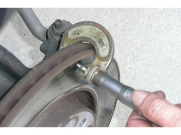 Vous pouvez mesurer l'usure de vos disques avec un micromètre.