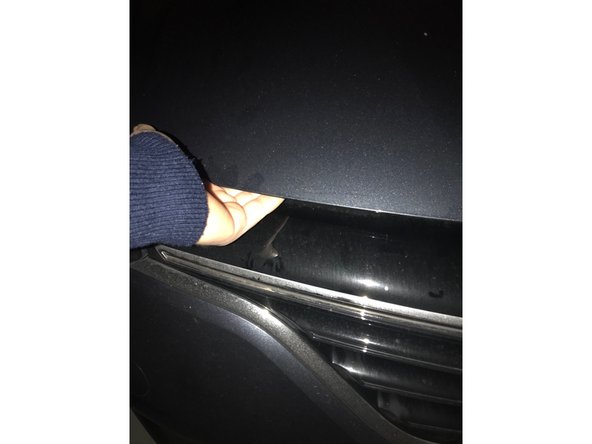 Le capot est maintenant ouvert