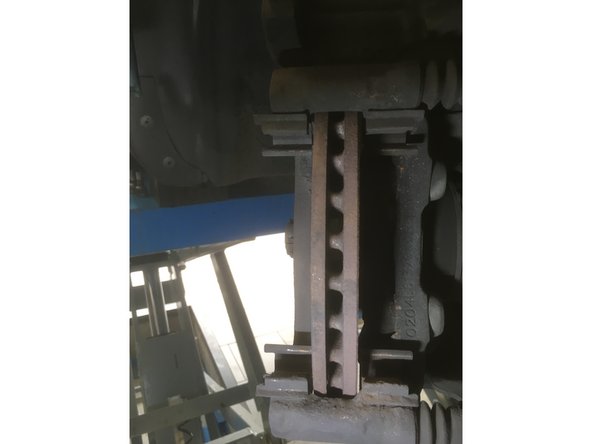 Retirer les anciennes plaquettes de frein