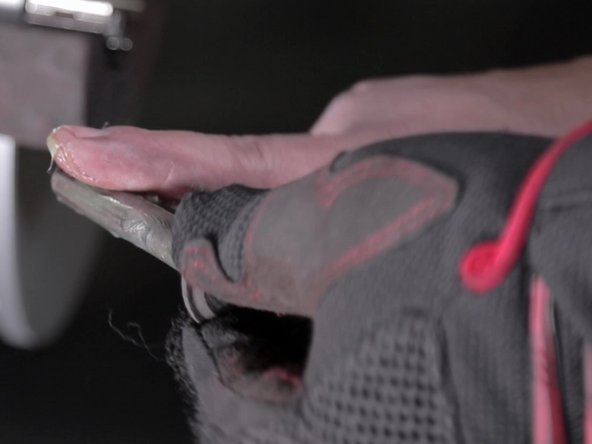 Graisser les colonnettes de l'étrier