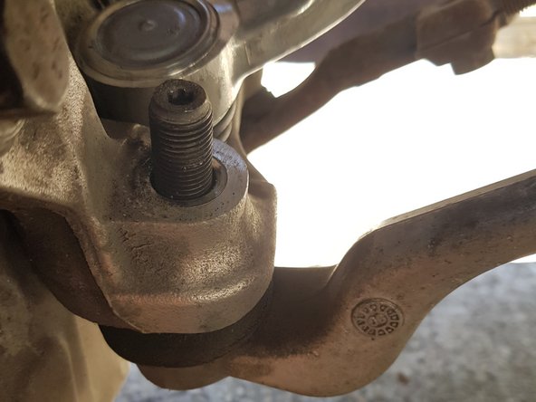 Utilisez une clé de 22mm pour dévisser l'écrou et un embout BTR 5mm pour bloquer la vis.