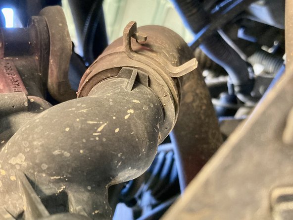 Je passe par l'emplacement des anti-brouillards sinon par le dessous c'est possible également