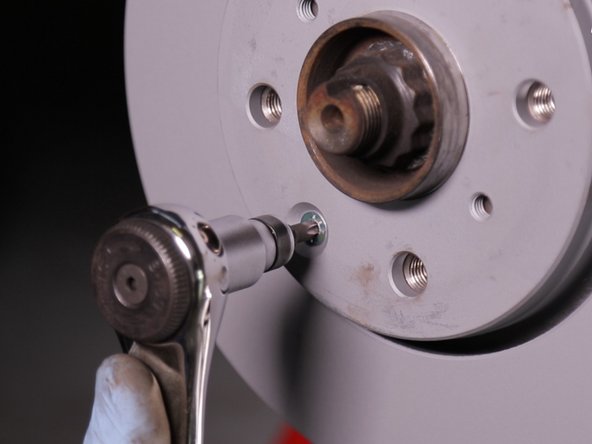 Revissez-la à l'aide du cliquet