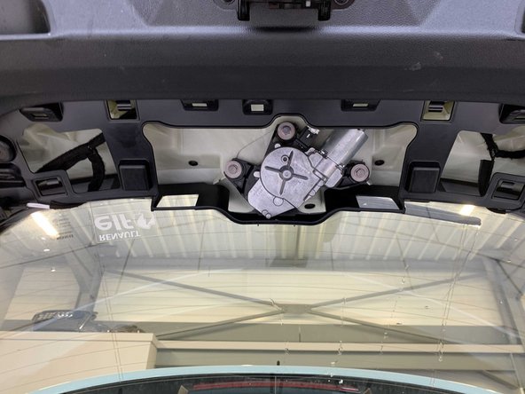 Dégarnir le cache en tirant dessus