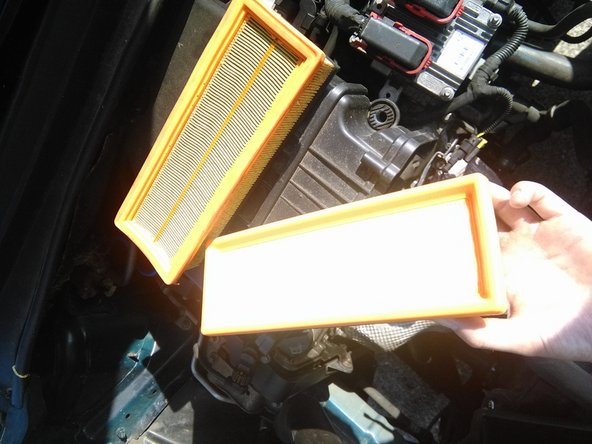 Reperer le sens dans lequel celui ci est monté,