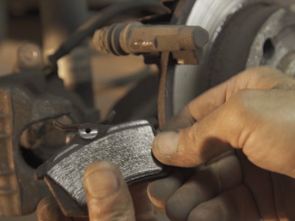 Tirer les plaquettes vers l'extérieur de la chape pour les déposer