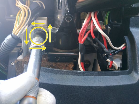 dévisser (sans la retirer) la vis de droite de la colonne