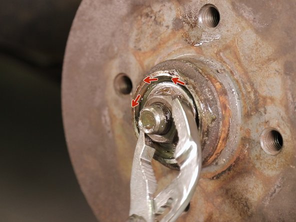 Desserrez légèrement jusqu'à entendre un bruit de frottement au moment où vous faites tourner le tambour