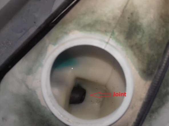 Rebranchez le tuyau d'alimention des gicleurs.