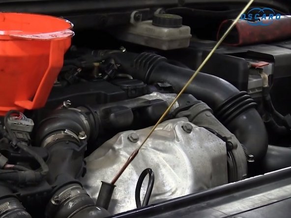 
Unscrew the filler cap
