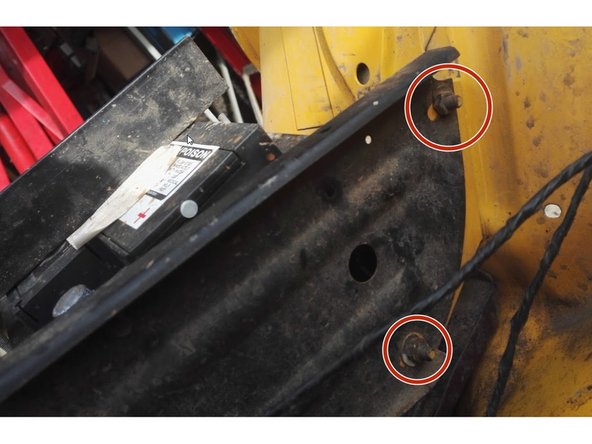 Dévisser les écrous de fixations restants