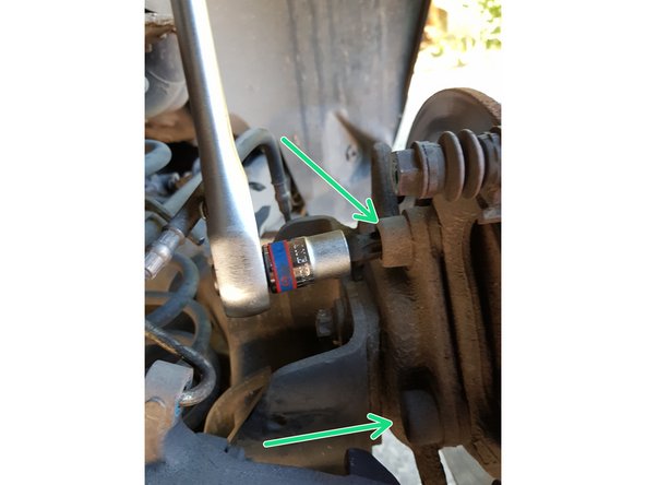 
The brake disc comes out by pulling on it.
