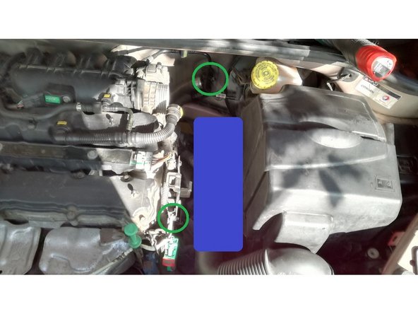 Une fois tous les tuyaux rebranchés, remplir le vase d'expansion de liquide de refroidissement.