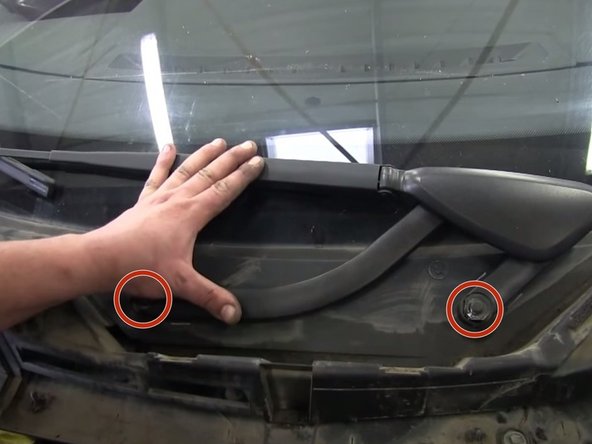 Revisser l’essuie glace coté passager en tenant compte du marquage