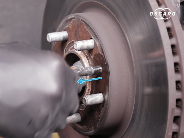 Une fois le disque décollé, retirer la vis