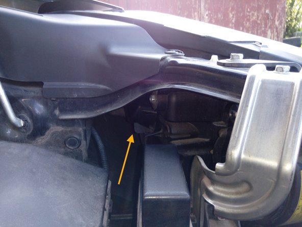 Dévisser le cache noir en plastique