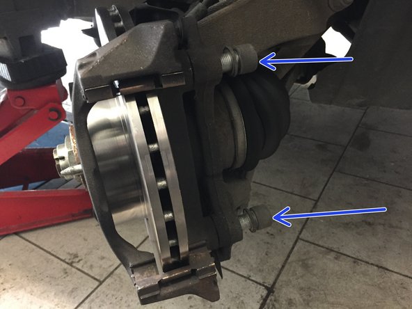 Visser les deux vis de BTR 12