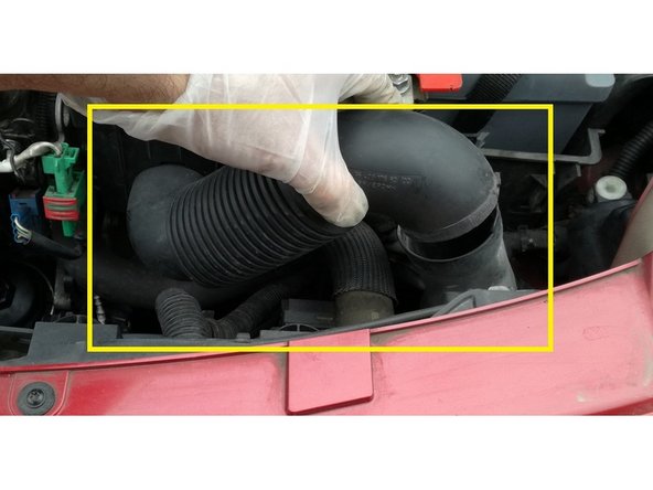 La sortie d'air, à gauche de la cartouche (en bleu) que l'on a déja desserré.