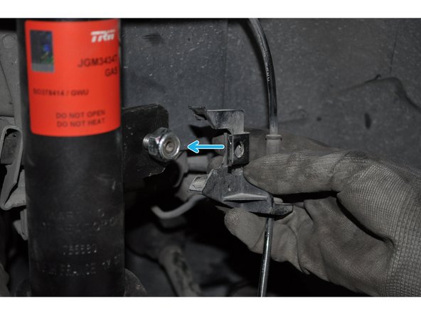 Remettre en place la biellette et le câble d'ABS.