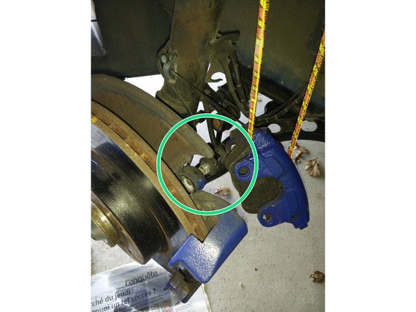 Dévisser les 2 vis du support